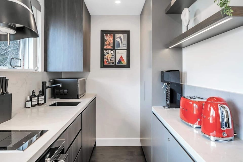 The Balmainer - Stylish, Unique, Executive Abode in the Heart of Balmain