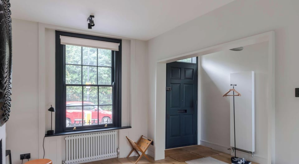 Islington Townhouse beautifully maintained black barn