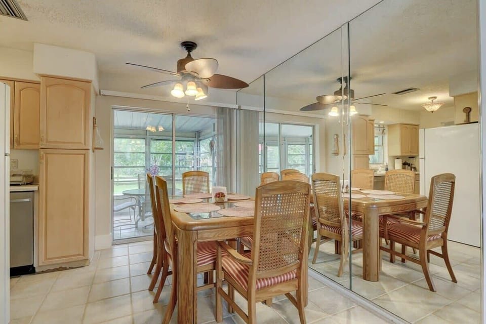 The Glass Topped Dining Room Set Seats 6