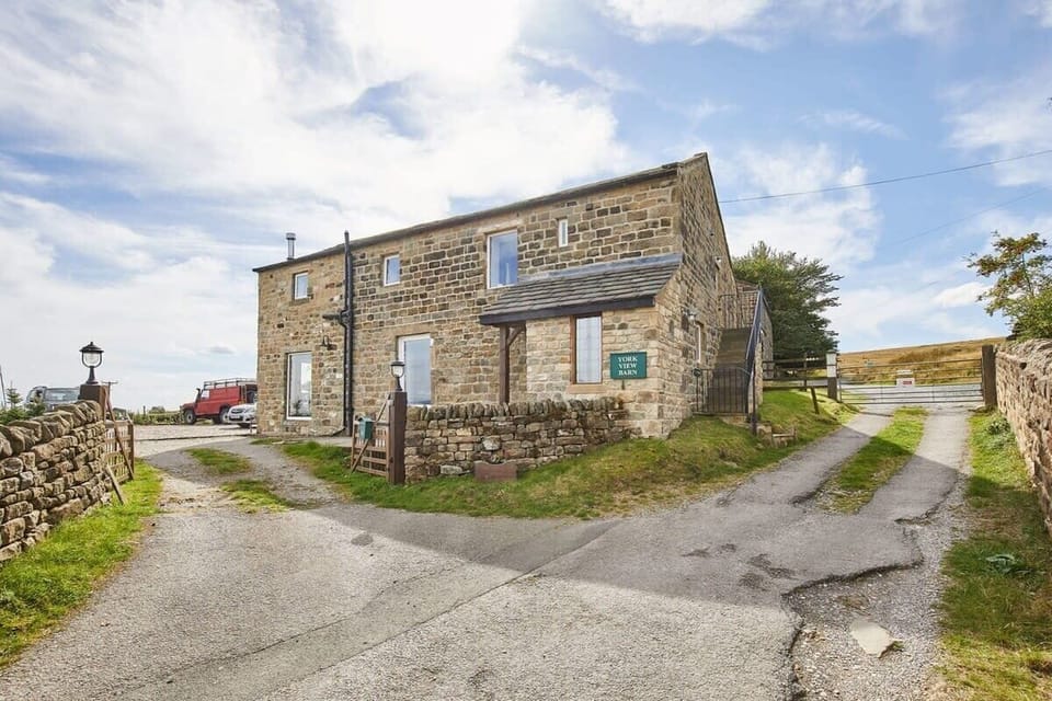 The Hayloft, Burley Woodhead - Host & Stay