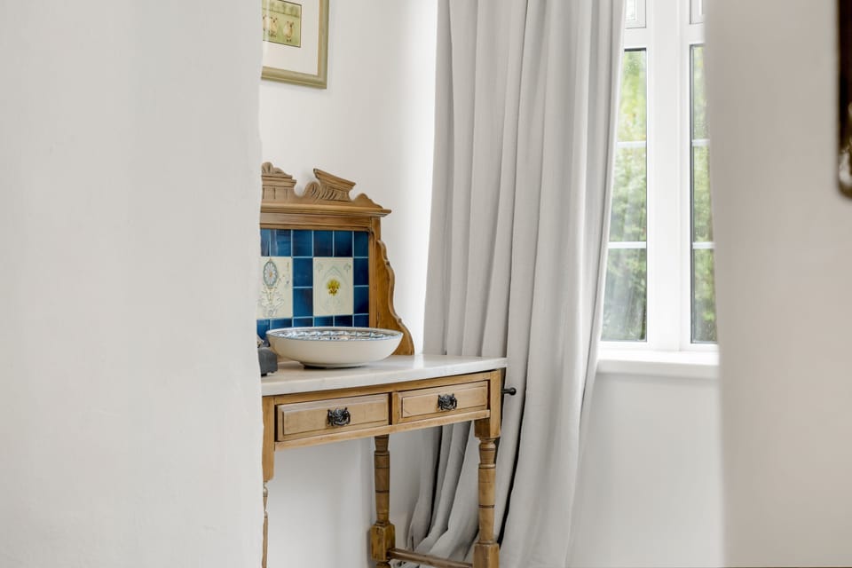 Jade Cottage, St Agnes. Ground floor: Jade Cottage is beautifully furnished throughout