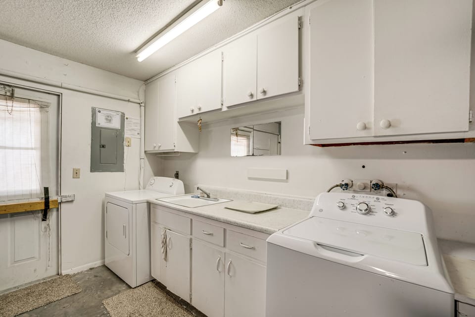 Washer & Dryer | Central A/C & Heat