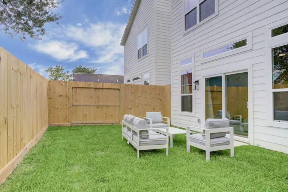 Relax and have some beer/wine with friends in the backyard.