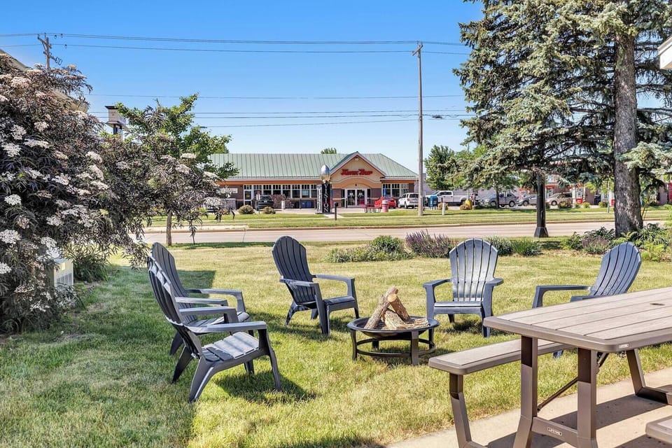 Backyard/ fire pit area