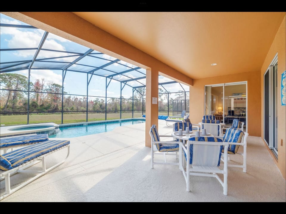 Large pool deck