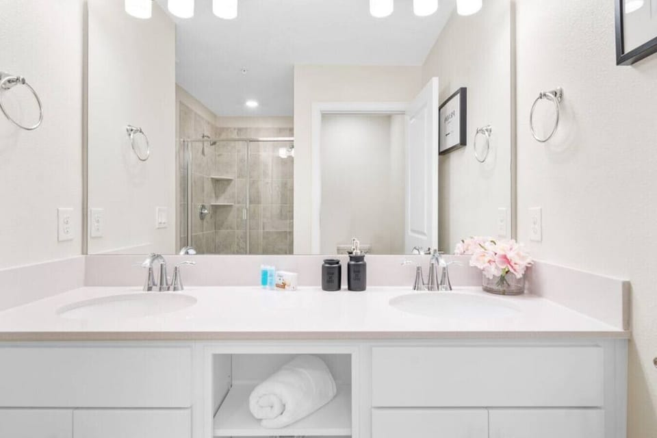 Master Suite Bathroom!#Disney #Parks #StoreyLake #Apartment #Vacation #Rental #Kissimmee #Orlando