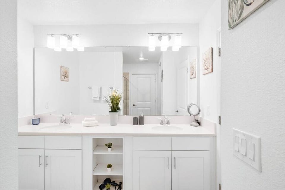 Master bathroom!#Disney #Parks #StoreyLake #Apartment #Vacation #Rental #Kissimmee #Orlando