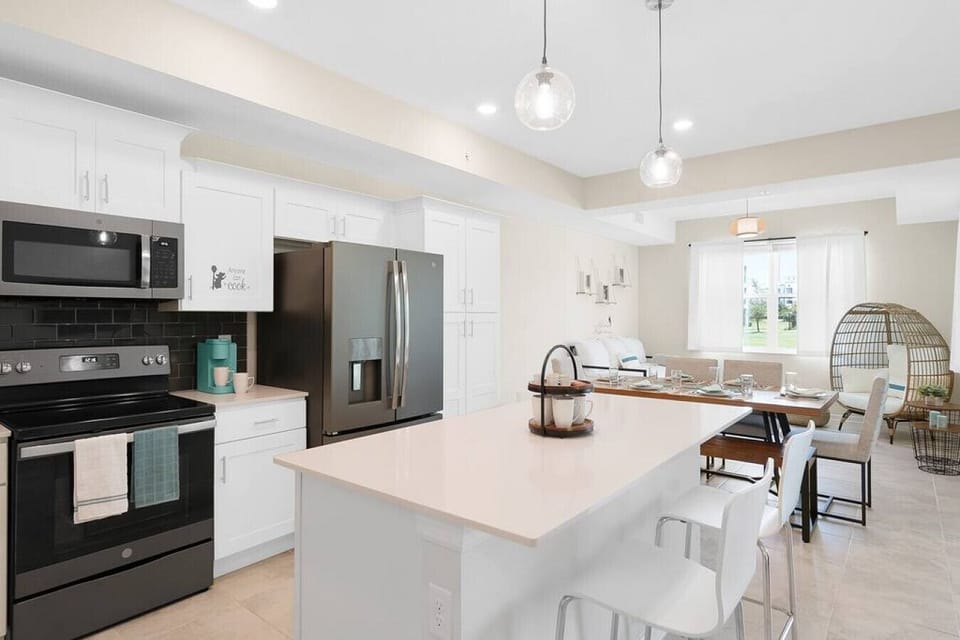 Kitchen!#Disney #Parks #kingdom #springs #StoreyLake #Apartment #Vacation #Rental #waterpark #Kissimmee #Orlando #universal #citywalk