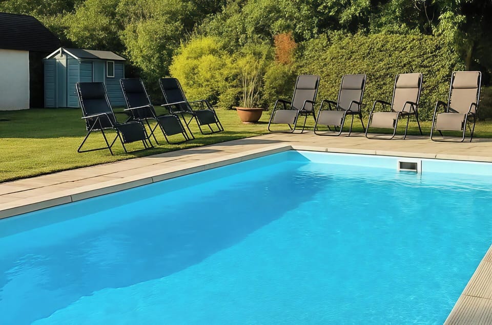 Lounge and BBQ around the Pool (Open May-Sep)