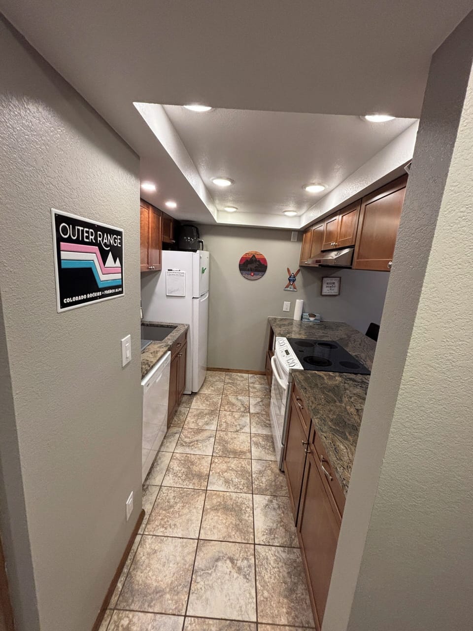 Kitchen Full Size Fridge, Dishwasher, Electric Cooking, Under-counter Microwave 