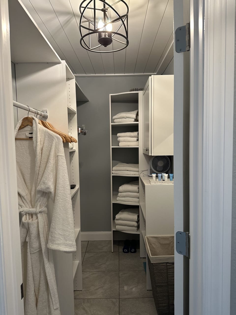 Large walk-in 
Master bedroom closet