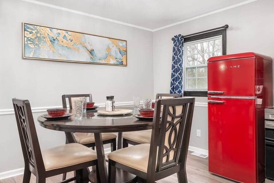 Kitchen table seating 4 with dish set for 7 people. 