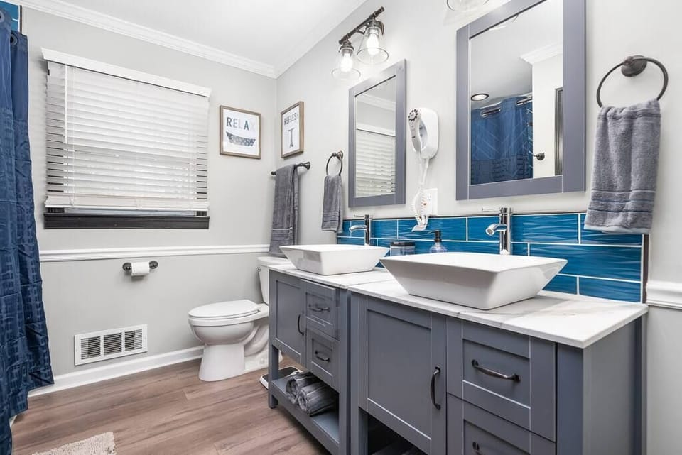 Bathroom has a tub & double vanity. Includes comfortable towels, shampoo, conditioner and body wash. 