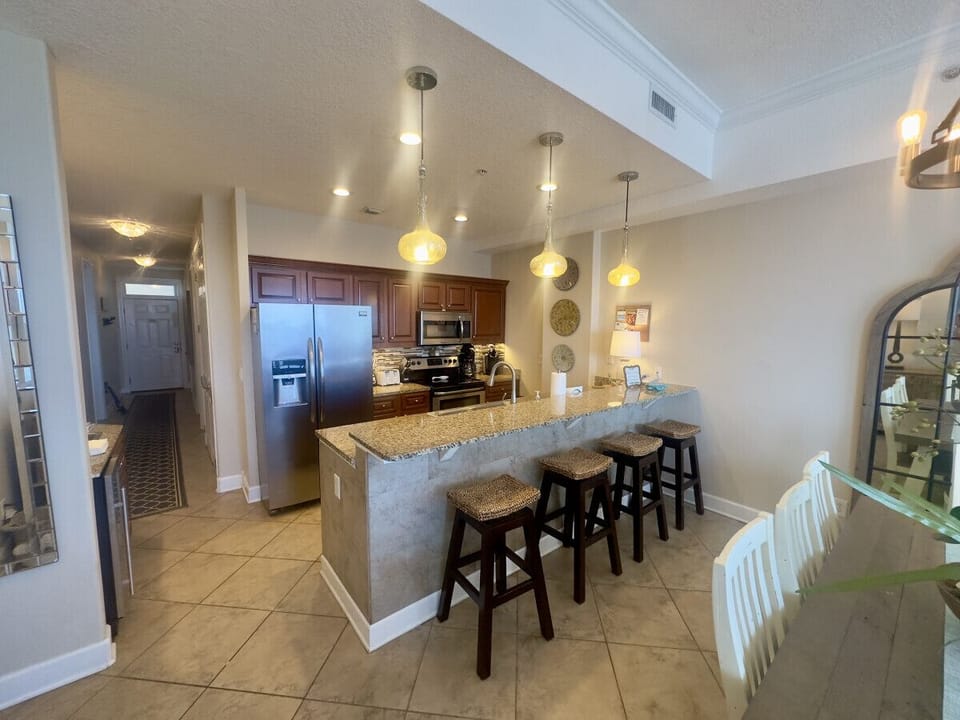 Kitchen with 4 Bar Stools