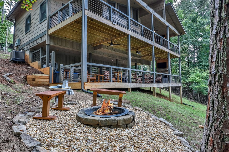 Exterior fire pit