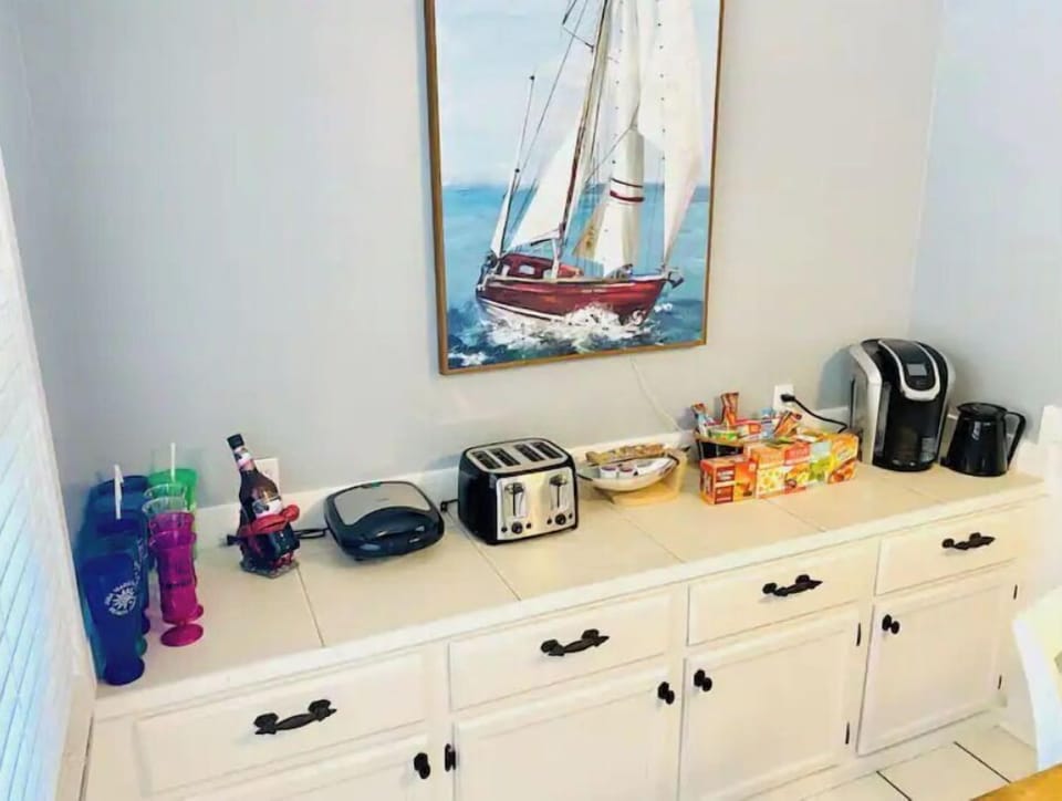 Breakfast/coffee bar