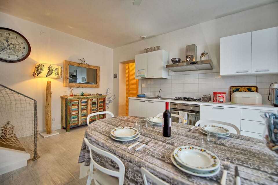 Dining Room, Kitchen