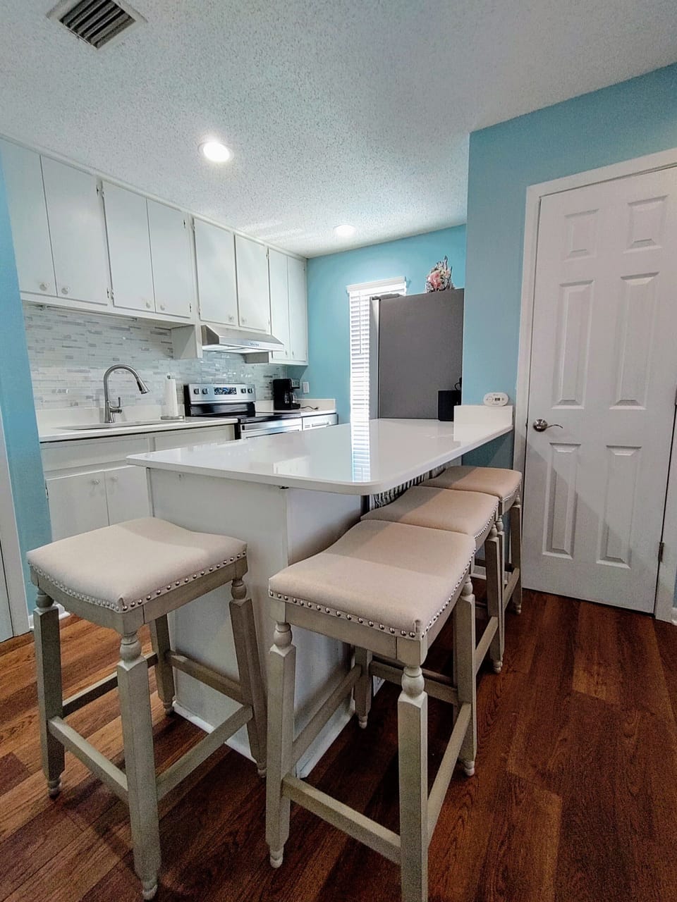 Dining area that would fit 4