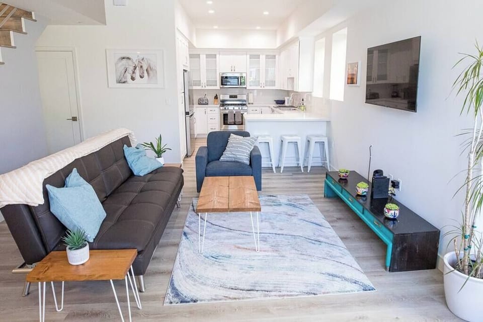 Bright and open living room!