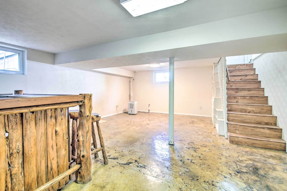 Basement | Full-Size Bar w/ Seating