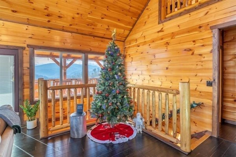 Come and make some amazing memories with friends and family. The cabin will be decorated for you guys to enjoy!