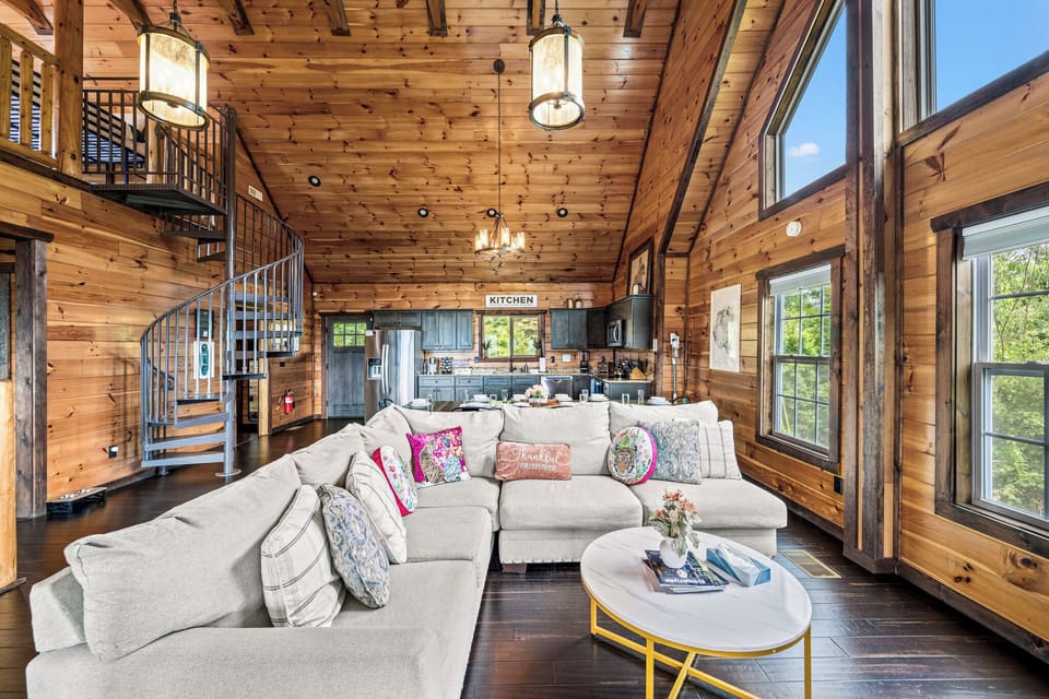 Charming details and elegant simplicity – experience the warmth of mountain living in this beautifully designed space  