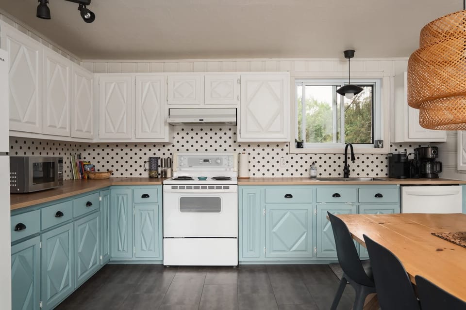 Prepare your meals in this equipped kitchen before going on adventures.