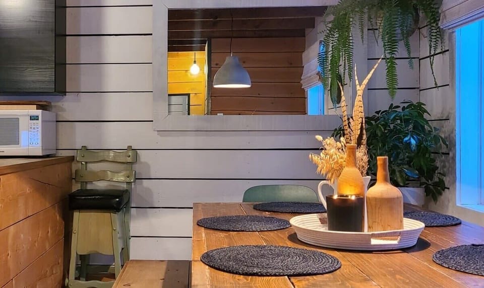 Salle à manger pouvant accueillir jusqu'à 6 personnes 