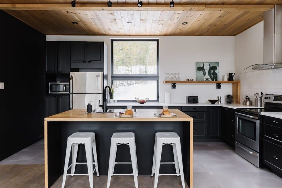Kitchen with central island