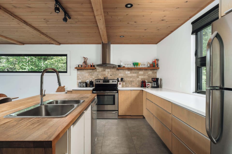 Fully equipped kitchen ready to use.