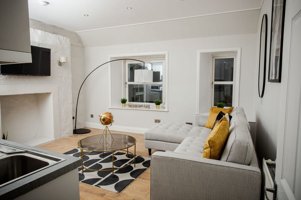 Living Room / Lounge