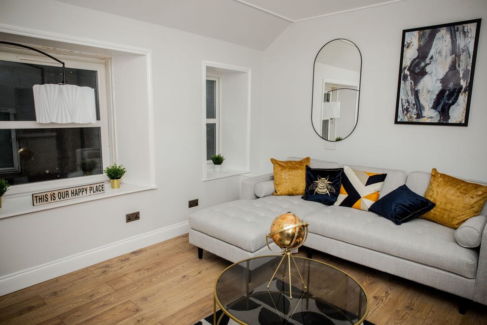 Living Room / Lounge
