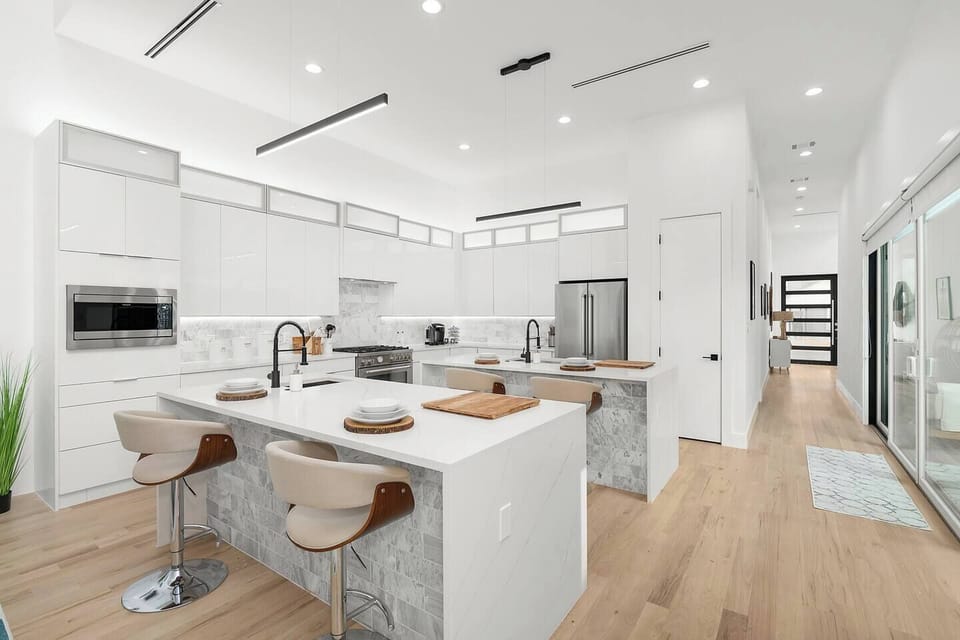 Dual Islands with Dual Sinks seats 4
5 Burner Gas Stove
Microwave
Keurig Coffee Maker
Toaster
All Cookware