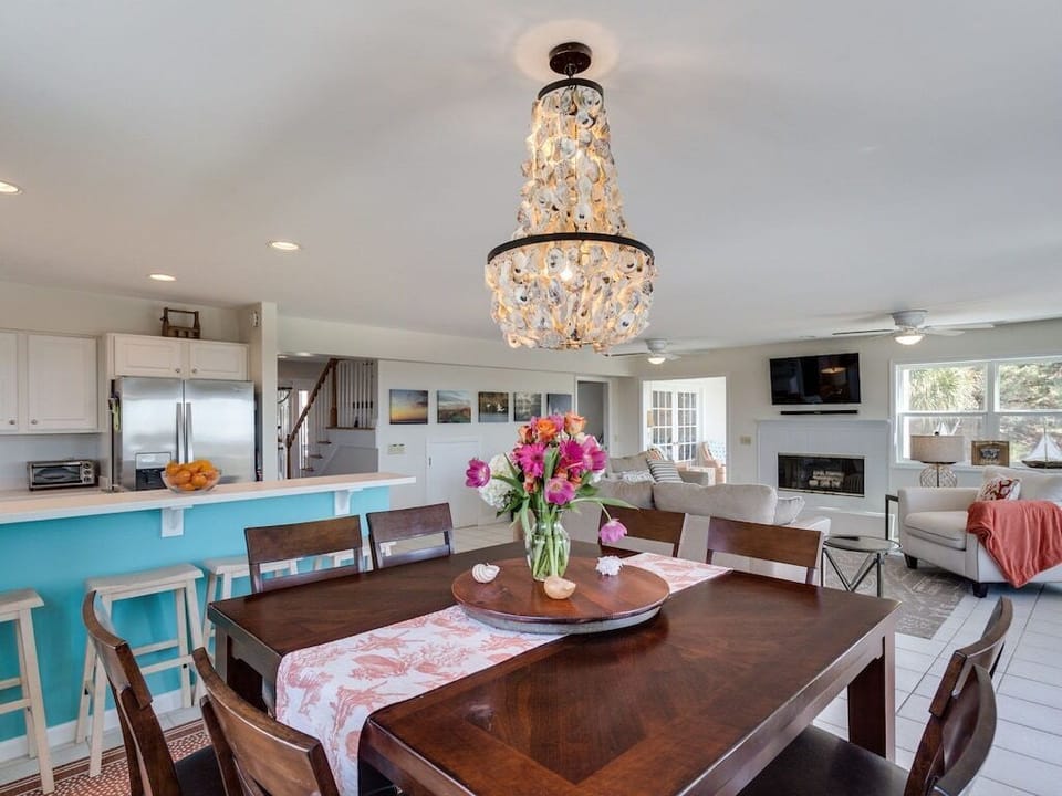Dining area that looks out to the ocean 