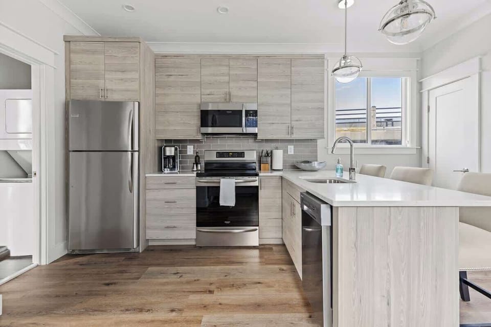 The full kitchen is a great space to make a delicious breakfast before an afternoon of walking around Downtown Wilmington