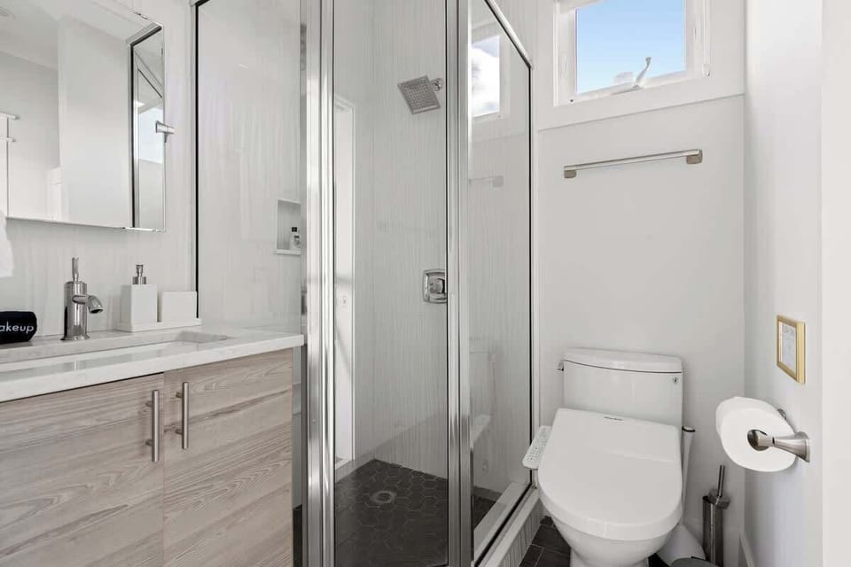 Full bathroom