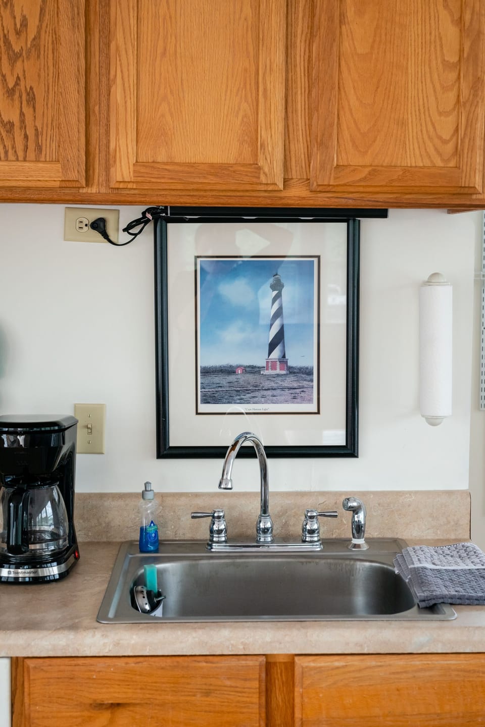 Kitchenette w/ stove, coffee maker and microwave 