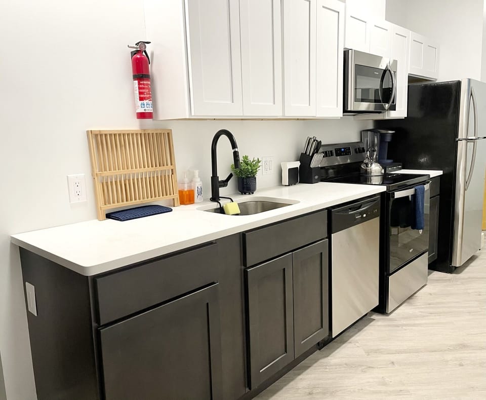 Fully-stocked kitchen with all your necessary kitchen essentials