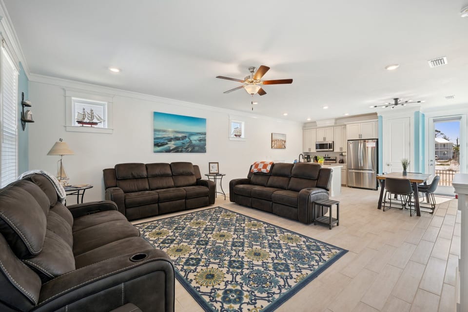 Dine in or relax the whole family can be together on this vacation. 