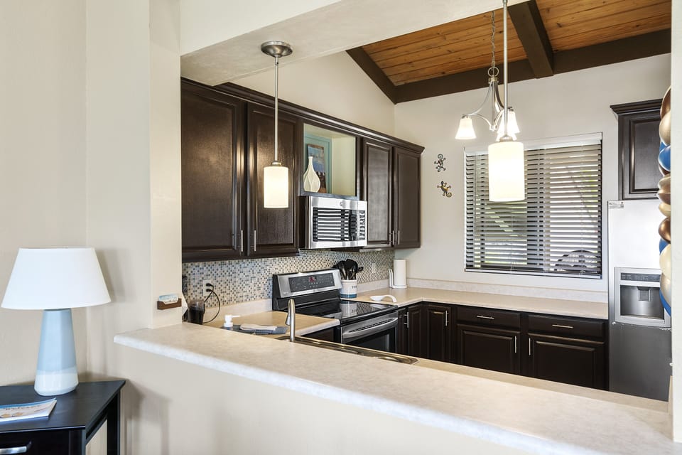 Kitchen w/full Amenities