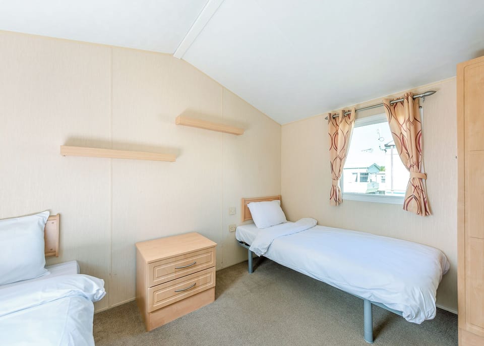 Bedroom, Bed