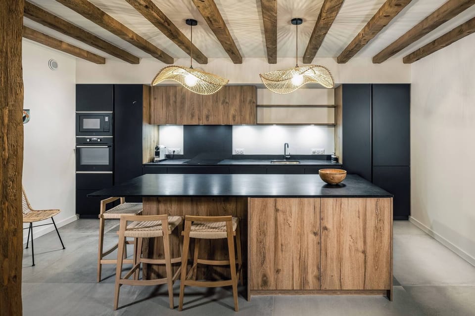 Very functional kitchen for large gatherings between friends, family, and business seminars