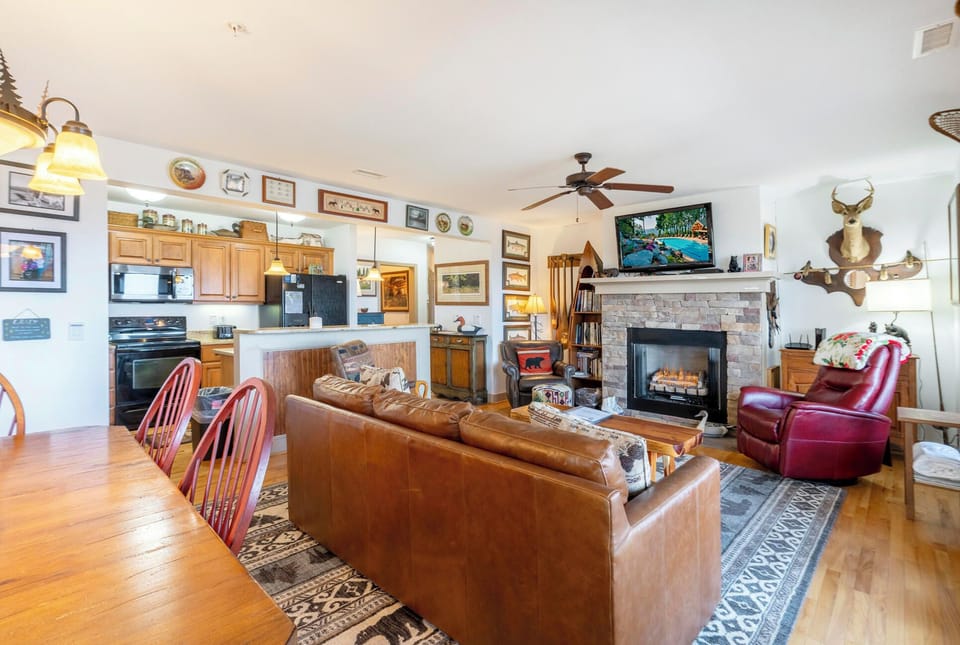 Open Floor Plan---Kitchen/Living/Dining Rooms