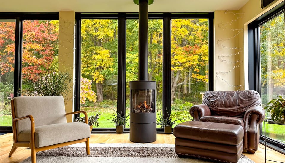 Backyard and woodland views from living room, kitchen, and dining room