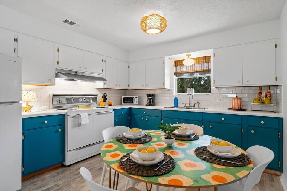 Lots of room in the spacious kitchen