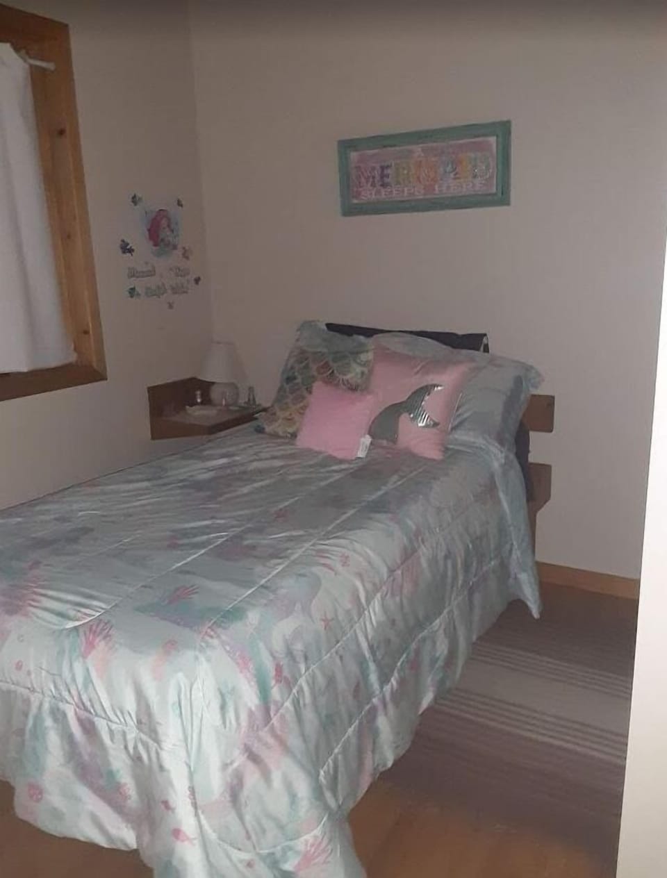 Mermaids Only
Main floor bedroom with single/twin bed 