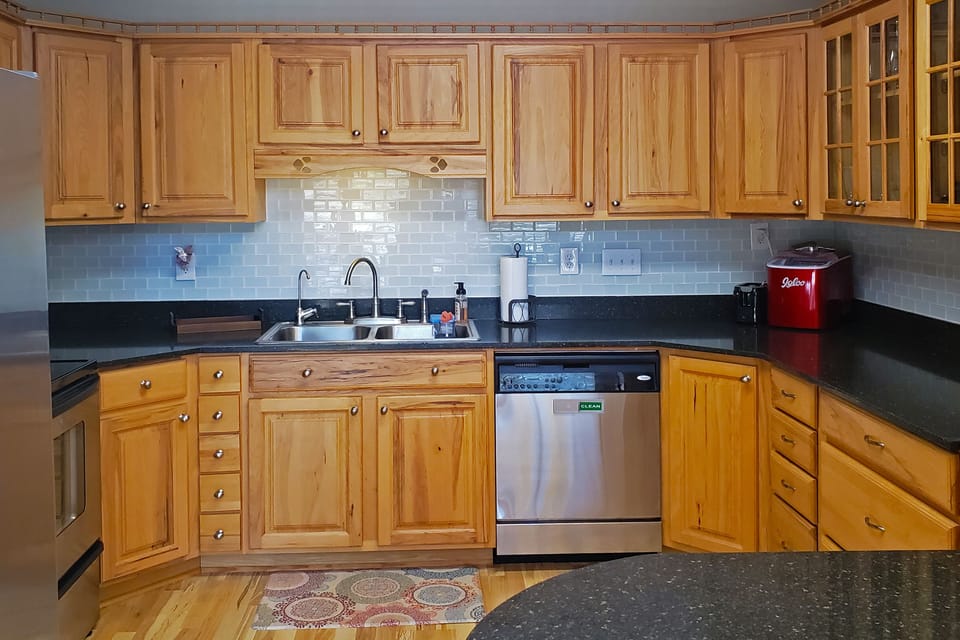Kitchen - oven, stove, fridge, and microwave. Fully stocked!