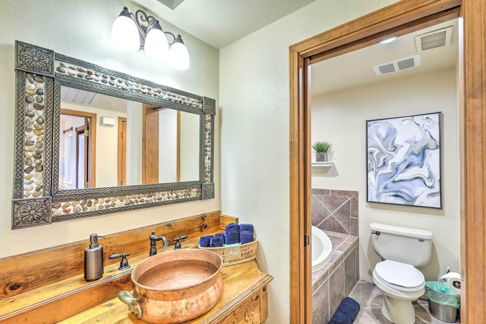Bathroom | Complimentary Toiletries | Bathtub