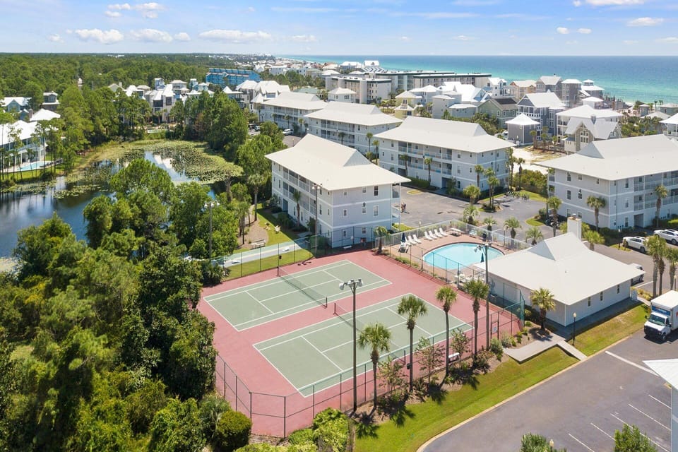 Beachside-Villas-Tennis-Pool