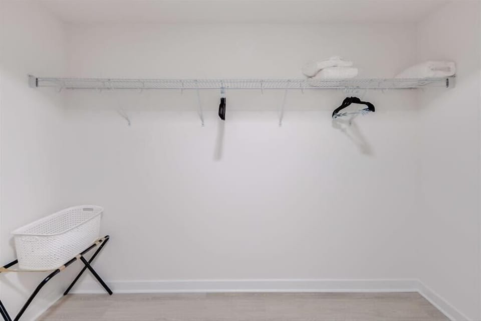 Noma Washington 1 Bedroom Deluxe Bedroom 1 Closet